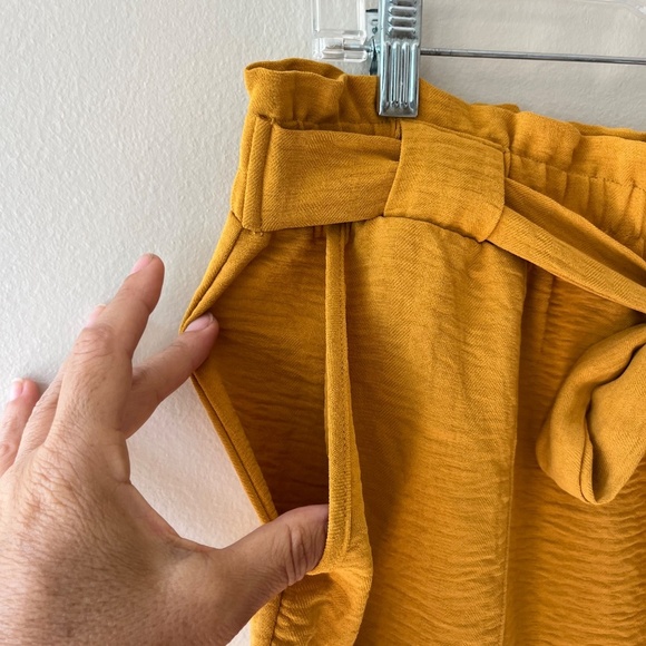 Retrology Sz L Mustard Stretch Shorts Belted Tie Front Pockets Paper Bag Waist - Picture 3 of 5